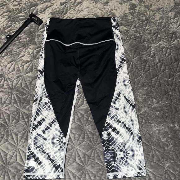 Victoria’s Secret Black Bas Court Tie Dye High Waisted Knockout Crop Leggings - Picture 7 of 12